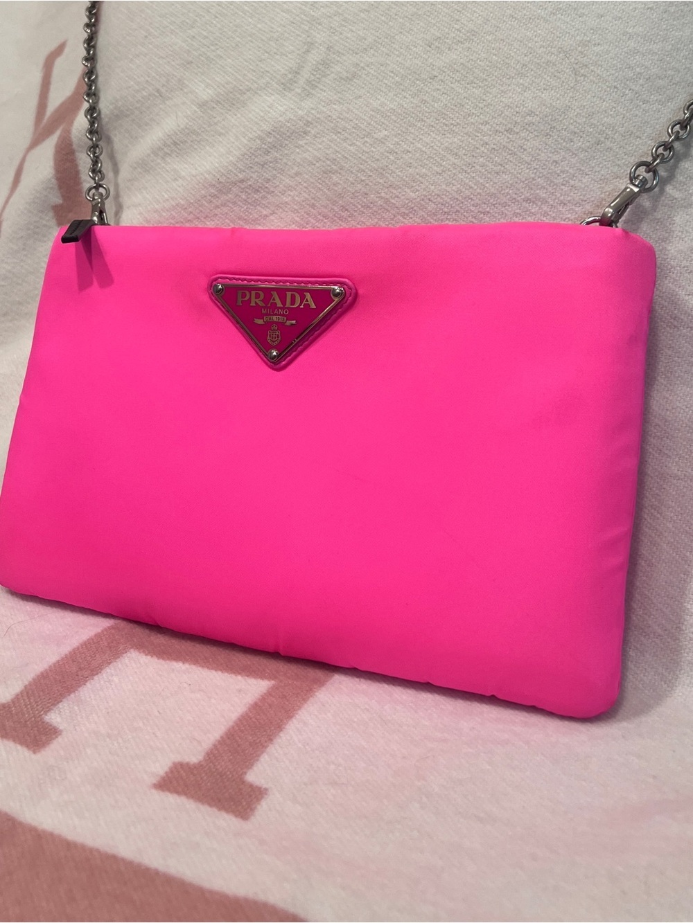 PRADA⭐️🌸Tessuto Nylon Soft padded Hot Pink! Neon! crossbody bag! Offers. - Picture 1 of 16